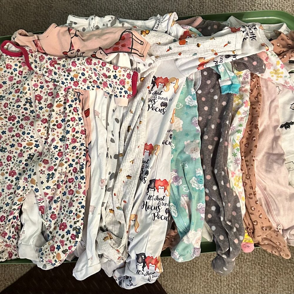 Baby girls sleepers (lot)